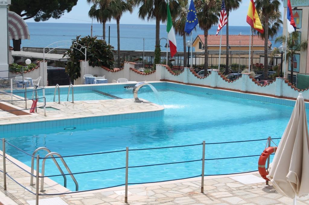 Hotel Ariston Montecarlo Sanremo Bagian luar foto