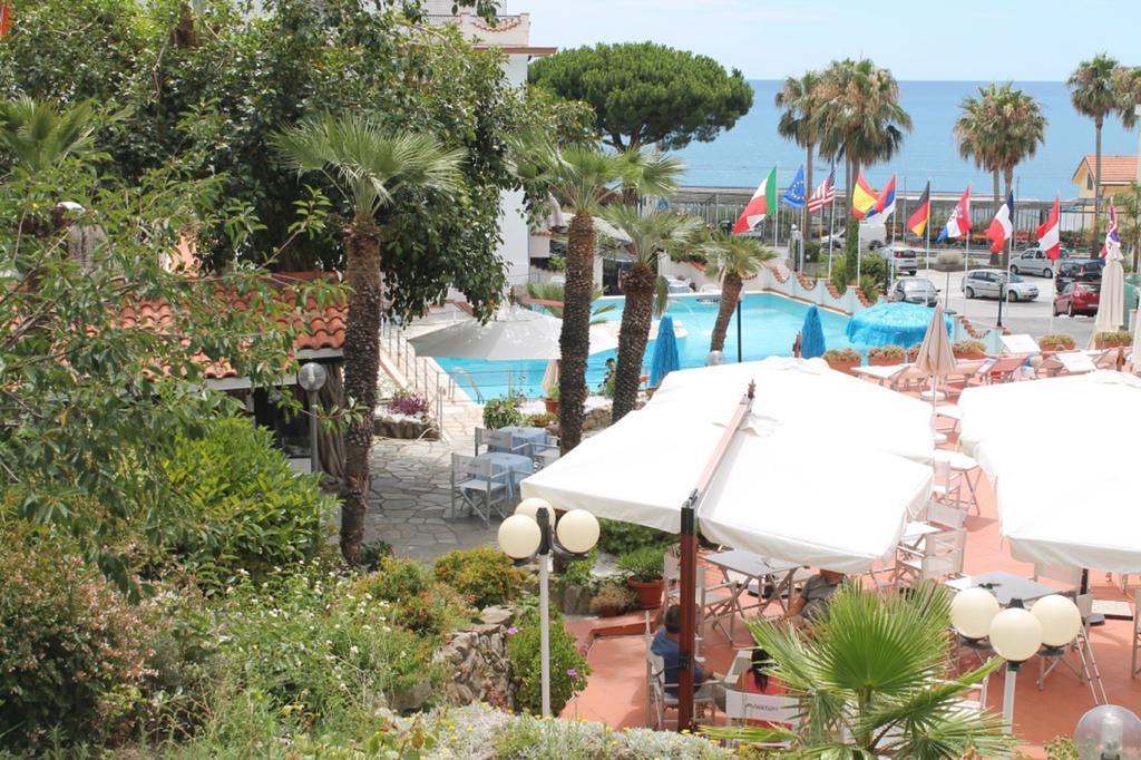Hotel Ariston Montecarlo Sanremo Bagian luar foto