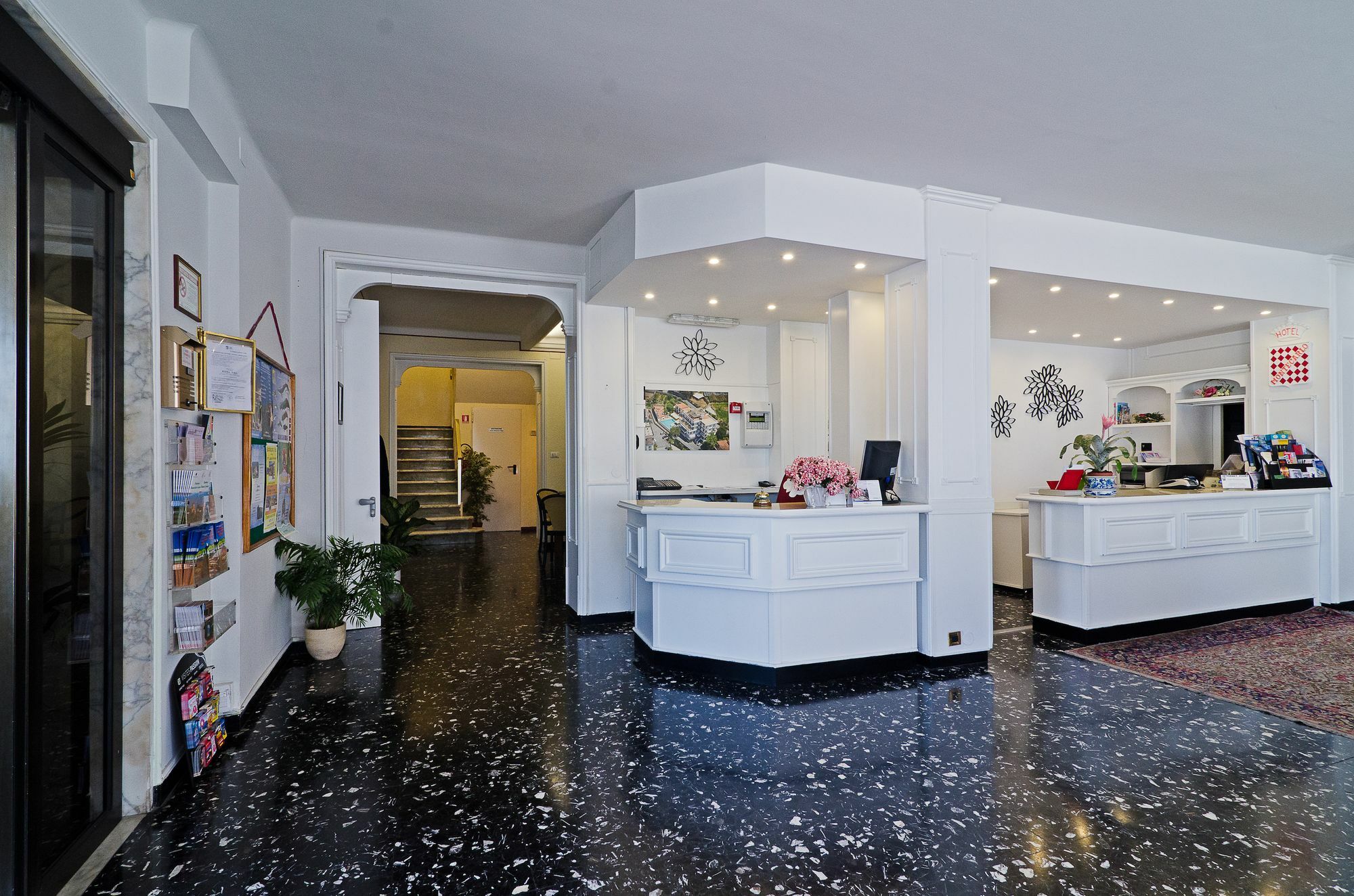 Hotel Ariston Montecarlo Sanremo Bagian luar foto
