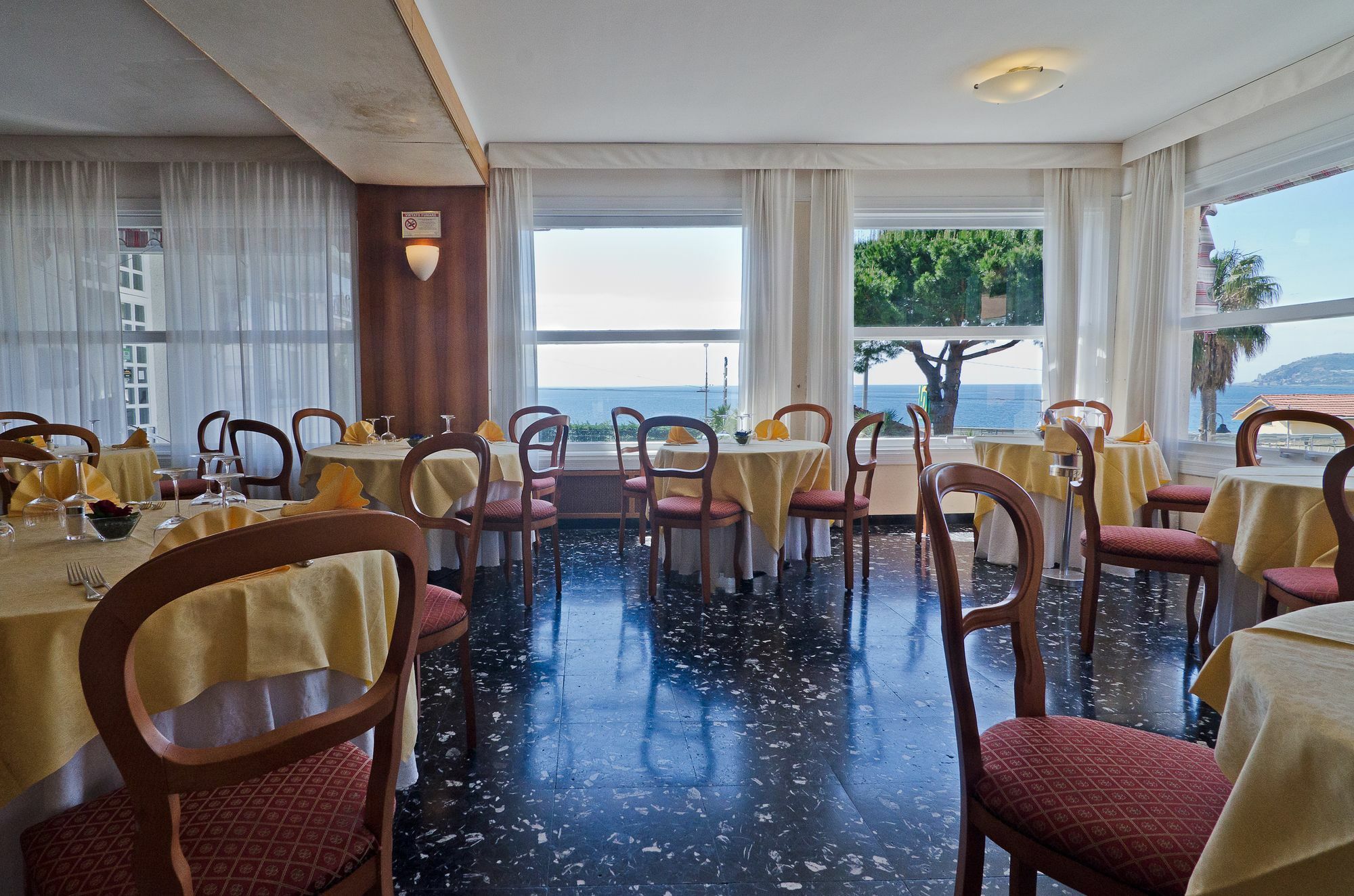 Hotel Ariston Montecarlo Sanremo Bagian luar foto